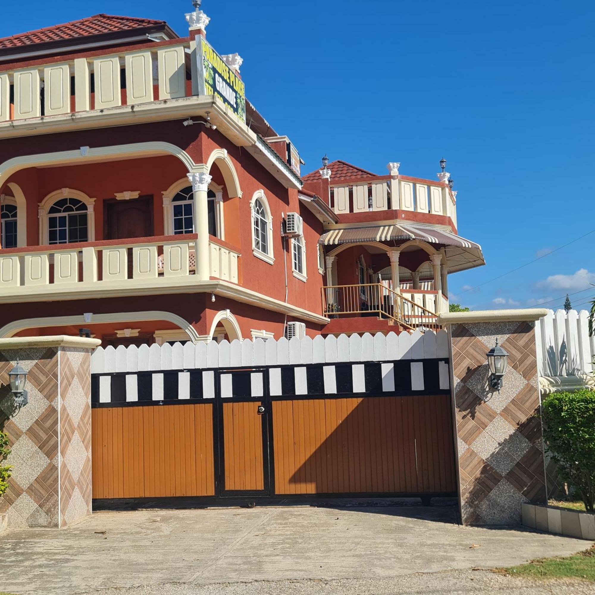 Paradise Place Grande Villa